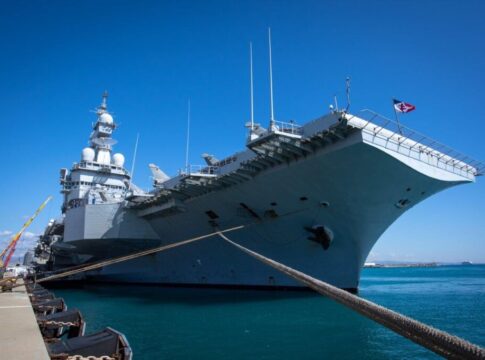 Στην αμερικανική βάση της Σούδας το γαλλικό αεροπλανοφόρο Charles De Gaulle