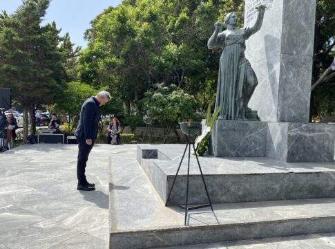 Στις εκδηλώσεις της επετείου των Εθνικών Αγώνων και της Αντίστασης κατά του ναζισμού και του φασισμού ο Χάρης Μαμουλάκης
