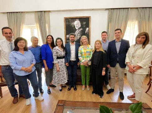Στο Δημαρχείο Χανίων η Υφυπουργός Παιδείας Ζέττα Μακρή – Σημανδηράκης: «“Τρέχει” η προετοιμασία του Πειραματικού Λυκείου»