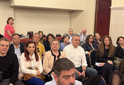 Στο πλευρό των εργαστηριακών γιατρών το Περιφερειακό Συμβούλιο