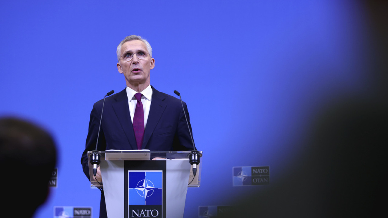 Στόλτενμπεργκ: Ώρα να επανεξετάσουν τα μέλη περιορισμούς στη χρήση δυτικών όπλων από Κίεβο