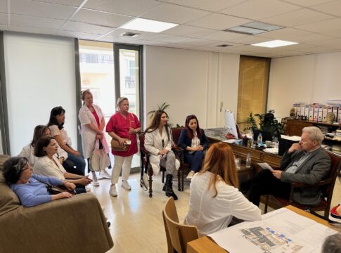 Συνάντηση του Δημάρχου Ηρακλείου Αλέξη Καλοκαιρινού με τους εργαστηριακούς γιατρούς