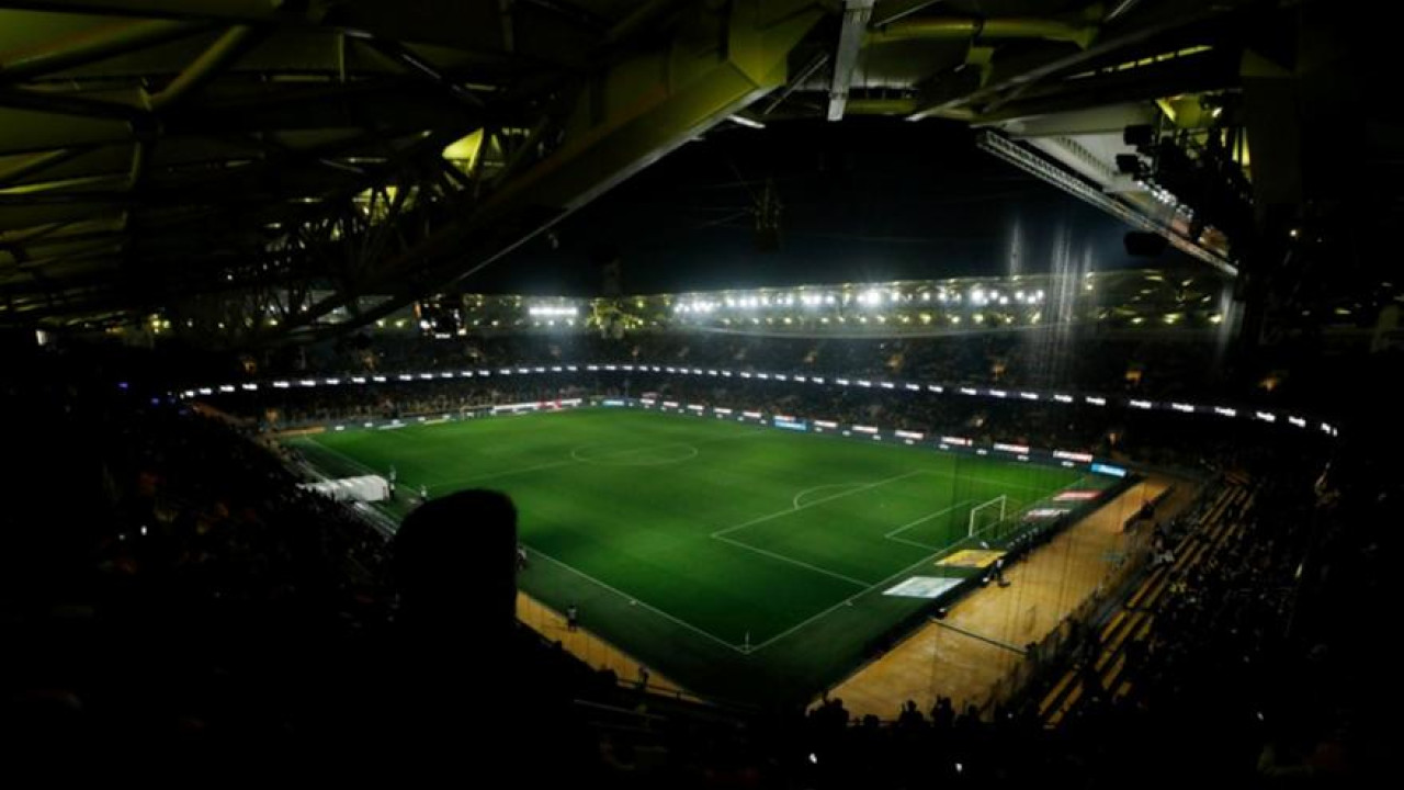 Τελικός Conference: Προσαγωγή ατόμου έξω από την OPAP Arena με μαχαίρι