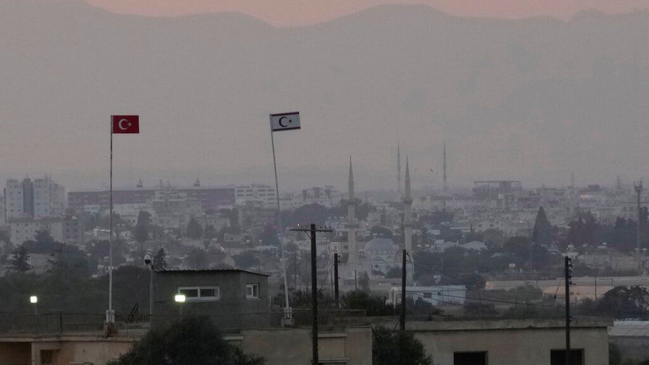 Βρετανία: Επιστολή πολιτικών προς Κάμερον υπέρ απευθείας πτήσεων στα κατεχόμενα