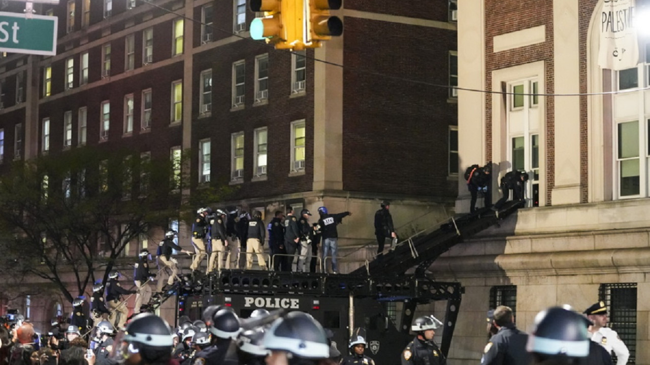 Υπό κράτηση περίπου 300 άτομα από το Πανεπιστήμιο Κολούμπια και το City College