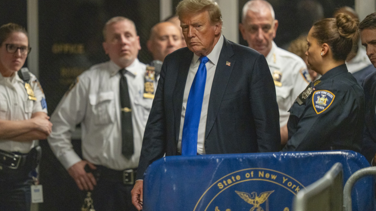 Υποστηρικτές του Τραμπ καλούν σε βίαια επεισόδια μετά την καταδίκη του