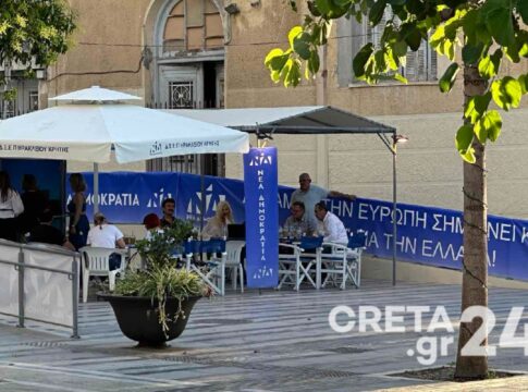 Χαλαρό το κλίμα στα εκλογικά περίπτερα των κομμάτων στο Ηράκλειο