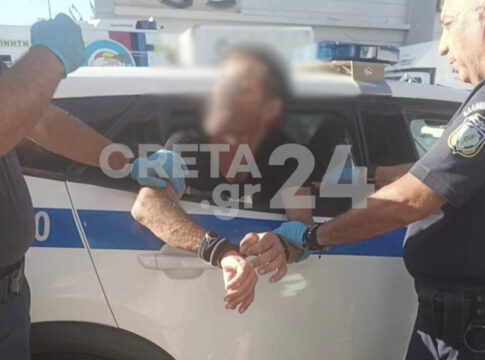 Hράκλειο: Η στιγμή που ο 47χρονος σε αμόκ επιτίθεται σε πολίτες