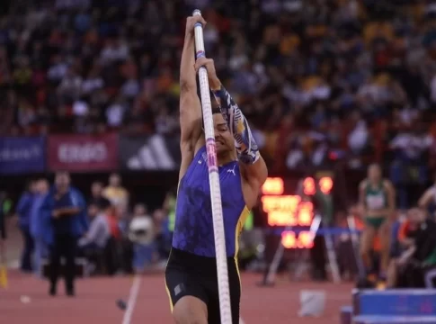 «Ιπτάμενος» Καραλής και πανελλήνιο ρεκόρ στο επί κοντώ