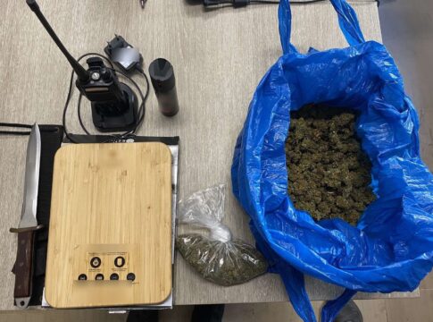 Ηράκλειο: Η αστυνομική έρευνα στο σπίτι του «αποκάλυψε» κάνναβη, σπρέι πιπεριού και μαχαίρι