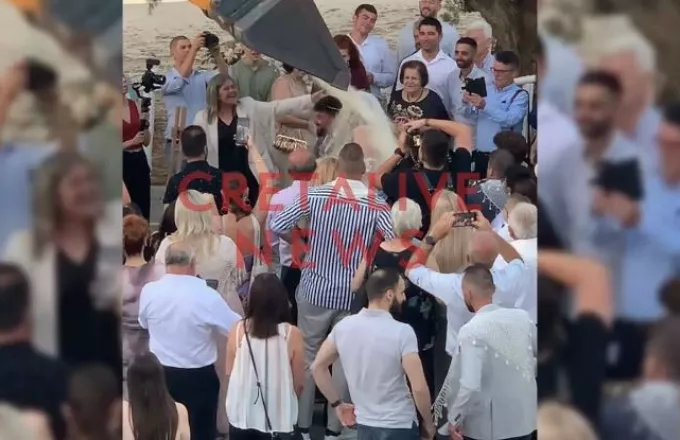 Ηράκλειο: «Καταιγίδα» ρυζιού σε γάμο - Το έριχαν με φορτωτή- Δείτε βίντεο