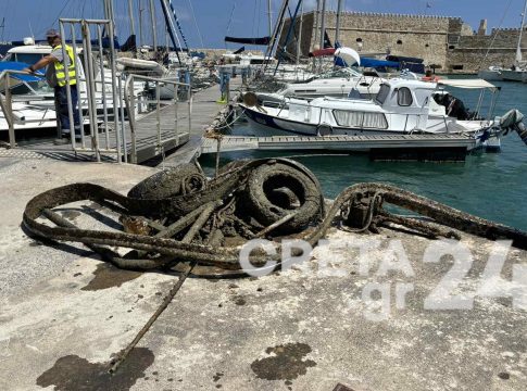 Ηράκλειο: Kαθάρισαν τον βυθό στο ενετικό λιμάνι