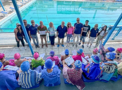 Ηράκλειο: Περισσότεροι από 2.500 μαθητές δημοτικών σχολείων συμμετείχαν στα μαθήματα κολύμβησης