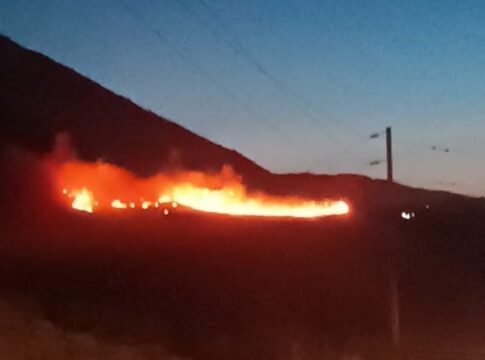 Μεγάλη φωτιά στα Ακούμια