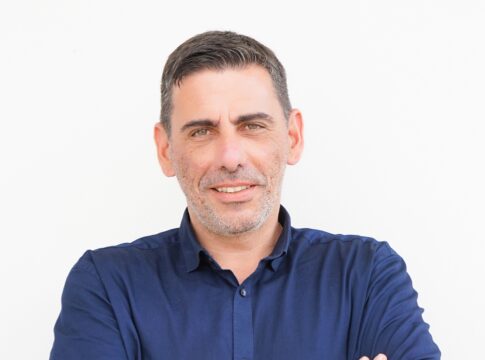 Μιλτιάδης Κλωνιζάκης: Στηρίζοντας το ψηφοδέλτιο του ΚΚΕ κρατάμε ζωντανή την ελπίδα