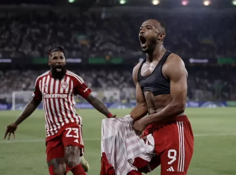 Ο Αγιούμπ Ελ Κααμπί του Ολυμπιακού αναδείχθηκε παίκτης της χρονιάς στο Conference League