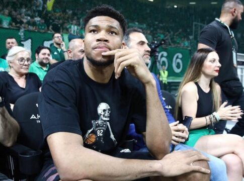 Ο Γιάννης Αντετοκούνμπο στο ΟΑΚΑ για το Παναθηναϊκός – Ολυμπιακός