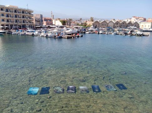 «ΟΙΚΟ SEA»: Η πρώτη υποβρύχια έκθεση φωτογραφίας του Δήμου Χανίων στον λιμενοβραχίονα του Φάρου στο Ενετικό λιμάνι