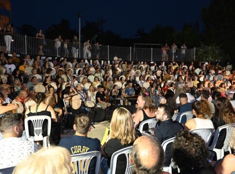 Πλήθος κόσμου στην εκδήλωση κατά της Βίας «’Ωραία που ‘ναι την αυγή»