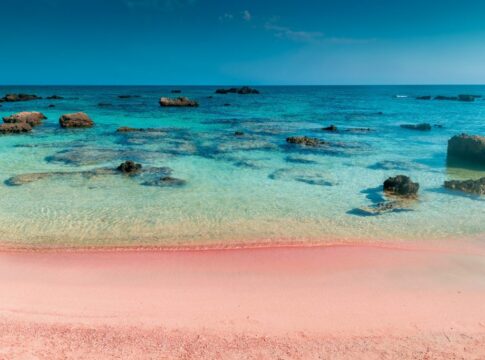 Ροζ άμμος Κρήτης και βότσαλα Σκιάθου… από €2,99