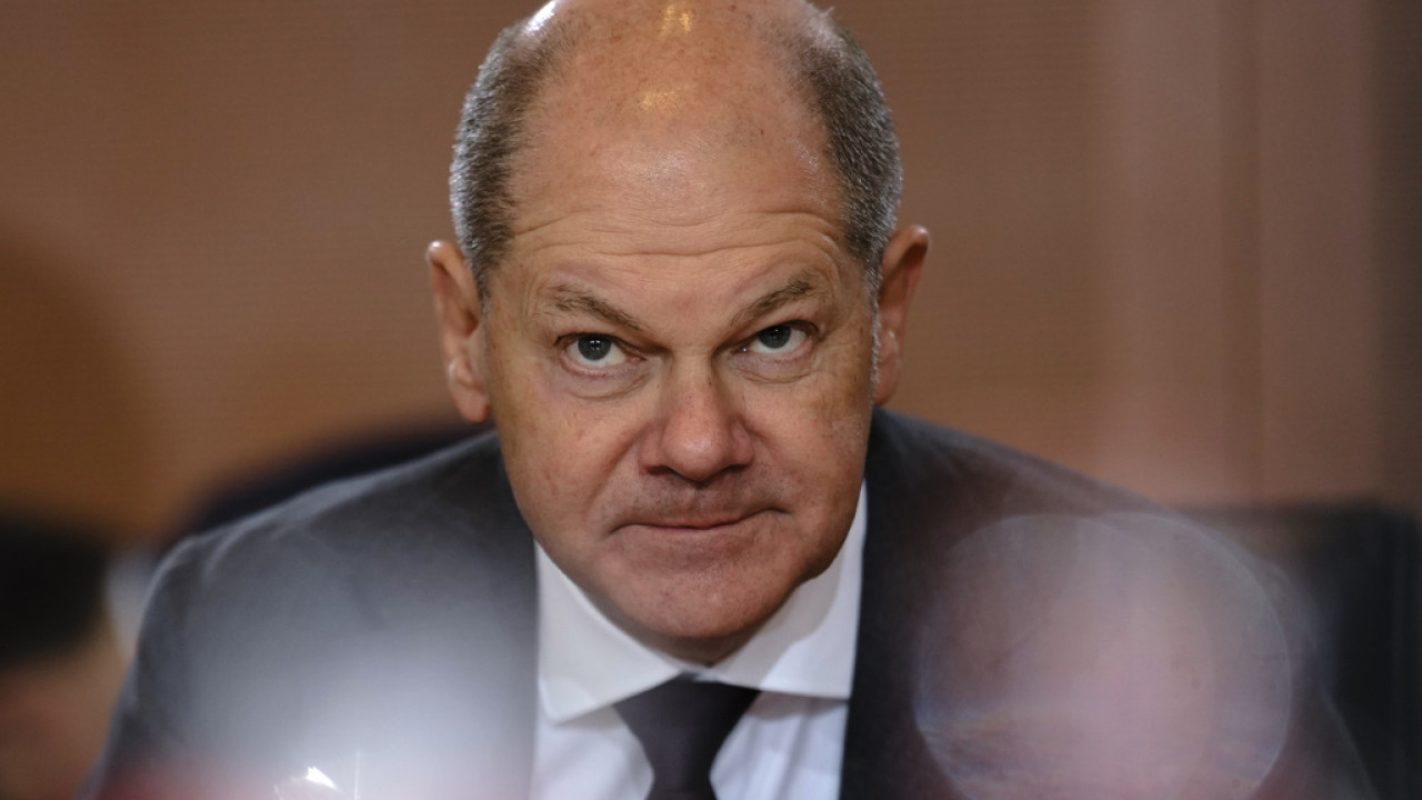 Σολτς: Προανήγγειλε ταχεία απέλαση των εγκληματιών μεταναστών