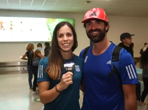 Στεφανίδη προς Μητσοτάκη: Παρακαλώ να εγκρίνετε την αίτηση από το 2020 για τιμητική ιθαγένεια στον σύζυγο και προπονητή μου