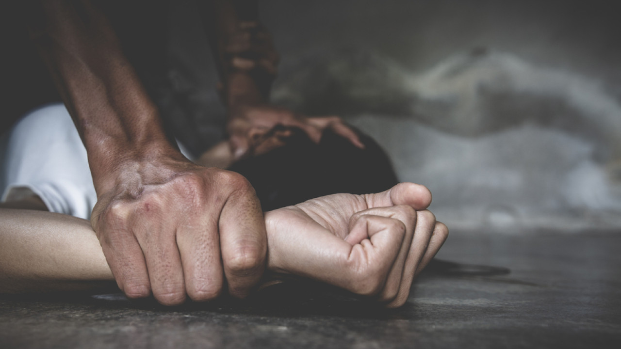 Θεσσαλονίκη: 61χρονη κατήγγειλε τον 55χρονο σύντροφό της πως τη βίαζε για δύο χρόνια