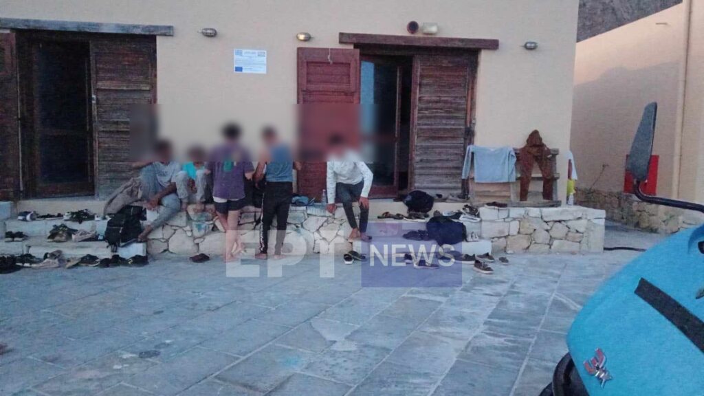 Γαύδος: Σκάφος με 39 μετανάστες βγήκε στην παραλία Τρυπητή