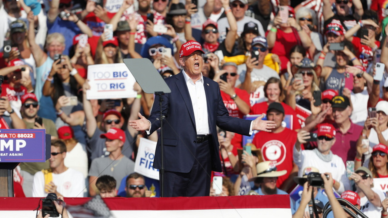 Αυτόπτης μάρτυρας: Είδαμε τον ένοπλο να σκαρφαλώνει σε κτίριο και ειδοποιήσαμε την αστυνομία