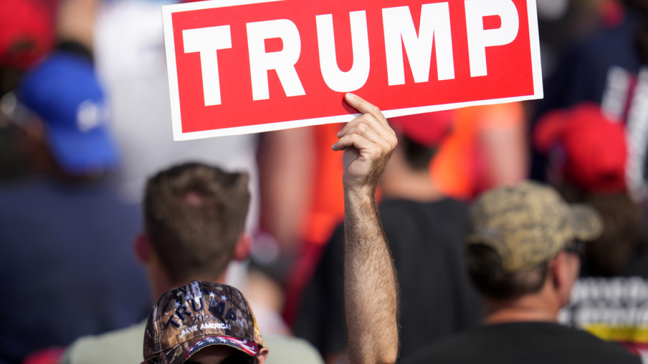 Απόπειρα κατά Τραμπ: Δίνουν και παίρνουν οι θεωρίες συνωμοσίας στα social media