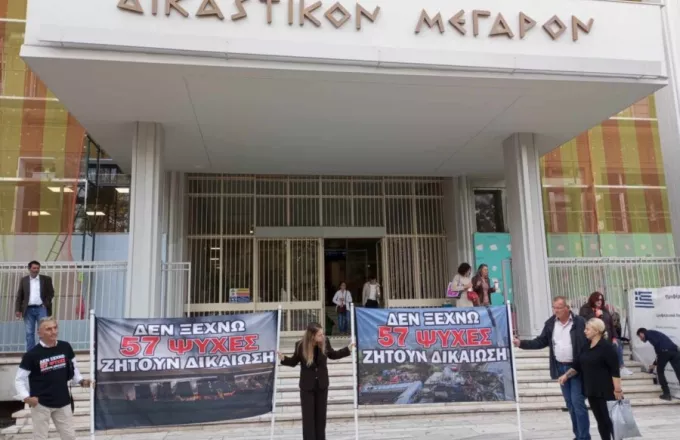 Δυστύχημα Τεμπών: Δικηγόροι οικογενειών στο Δικαστικό Μέγαρο Λάρισας και περιμένουν απαντήσεις