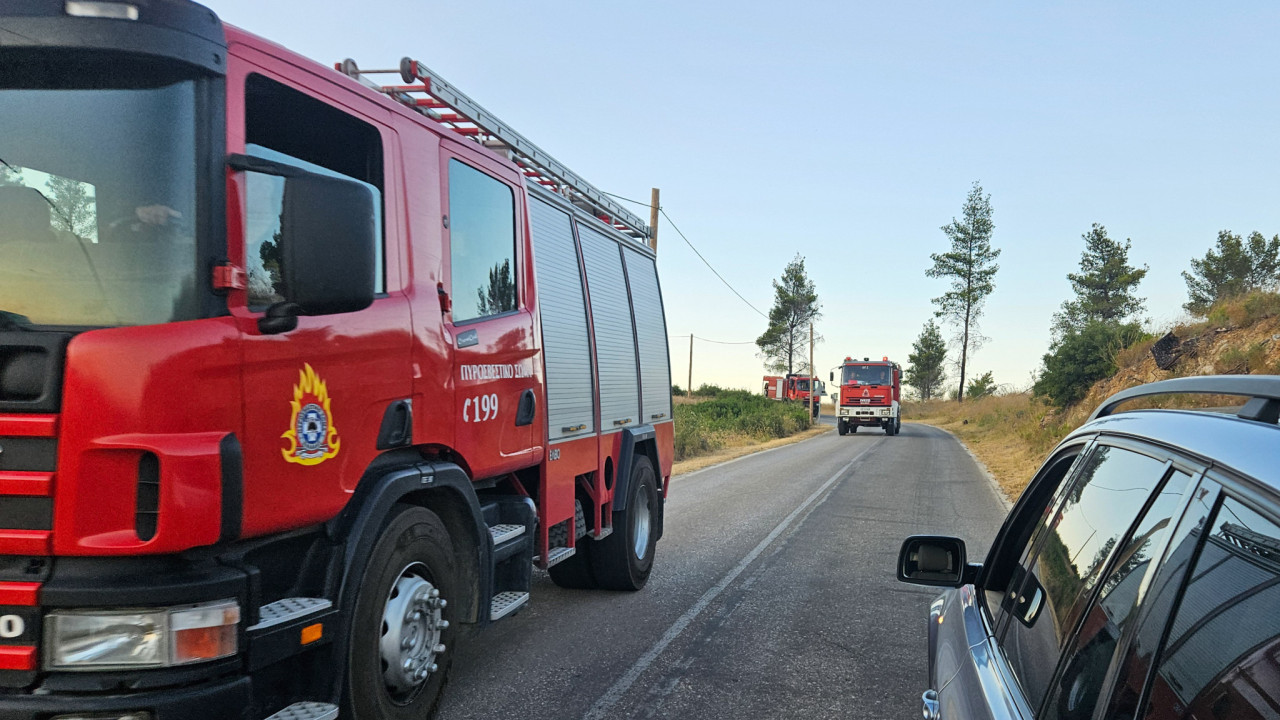 Φωτιά σε οικοπεδικό χώρο στο Μαρκόπουλο