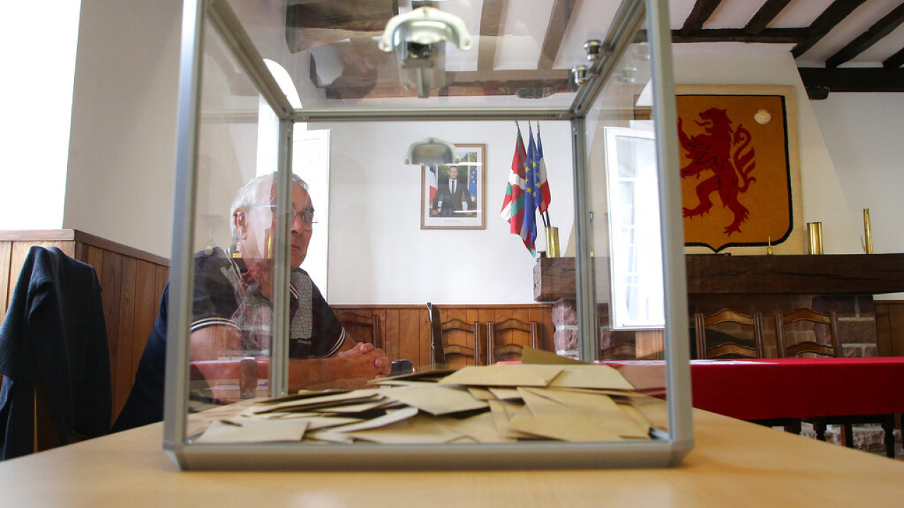 Γαλλία: Αποσύρθηκαν 175 υποψήφιοι βουλευτές ενώ προκρίθηκαν στον β' γύρο των εκλογών