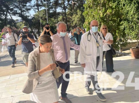 Ηράκλειο- Επίθεση σε οικογένεια τουριστών: Στο Βενιζέλειο η πρέσβης του Καναδά για τον 49χρονο πατέρα που νοσηλεύεται μετά τον ξυλοδαρμό