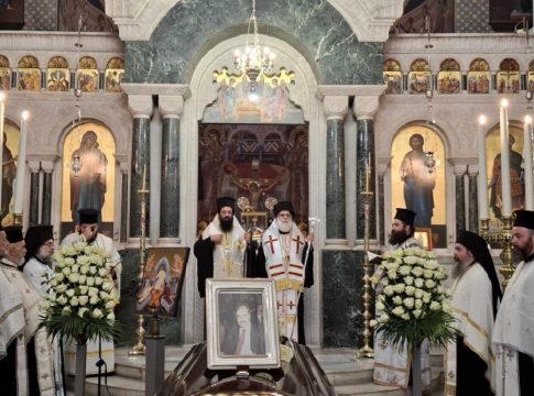 Ηράκλειο: Πλήθος κόσμου στο τελευταίο αντίο στον Γιάννη Σμπώκο