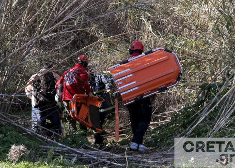 Κρήτη: Eπιχείρηση μεταφοράς τραυματισμένης γυναίκας από δύσβατη περιοχή