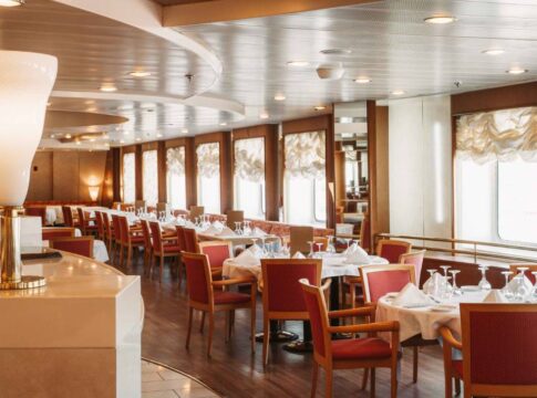 Minoan Lines: Νέο καλοκαιρινό κρητικό μενού με την υπογραφή της Νεκταρίας Κοκκινάκη