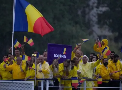 Ολυμπιακή «πρωτιά» για τη Ρουμανική αποστολή – Παντρεμένο ζευγάρι κράτησε τη σημαία
