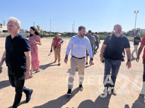 Παραδόθηκε το πρώτο τμήμα της περιπατητικής διαδρομής στα Ενετικά Τείχη – Πότε θα υπογραφεί η σύμβαση παραχώρησης των Τειχών στον Δήμο Ηρακλείου