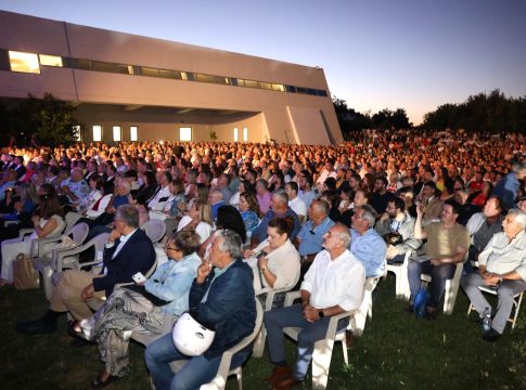 Πλήθος κόσμου στην έναρξη του φεστιβάλ της Περιφέρειας Κρήτης στην Ελεύθερνα