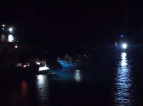 Στη Γαύδο 284 μετανάστες που διασώθηκαν νότια του νησιού – 10 παιδιά ανάμεσά τους