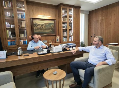 Συνάντηση του Βουλευτή Ρεθύμνης Μανόλη Χνάρη με τον Δήμαρχο Γιώργη Μαρινάκη