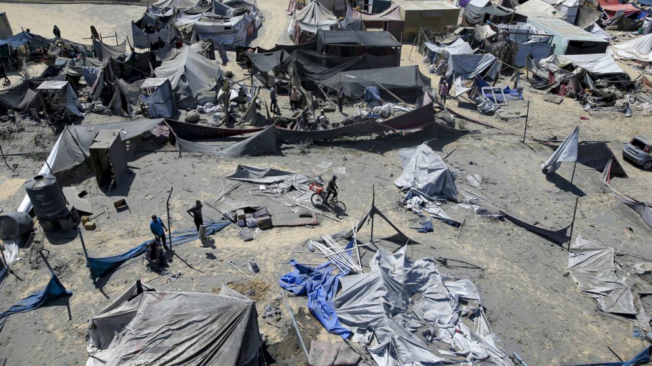 Συνεχίζονται οι βομβαρδισμοί στην κεντρική και νότια Λωρίδα της Γάζας