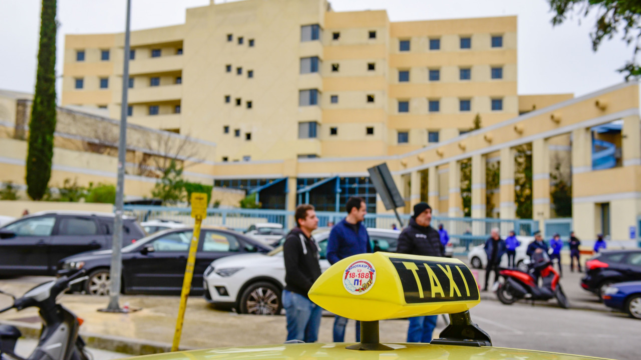 Ταξί: Υποχρεωτική σήμανση για πληρωμή με κάρτα