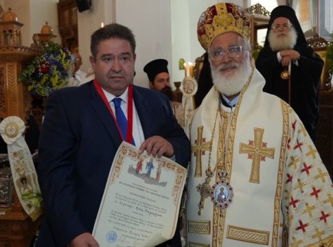 Τιμήθηκε από την Εκκλησία της Κρήτης ο Μιχάλης Καραμαλάκης