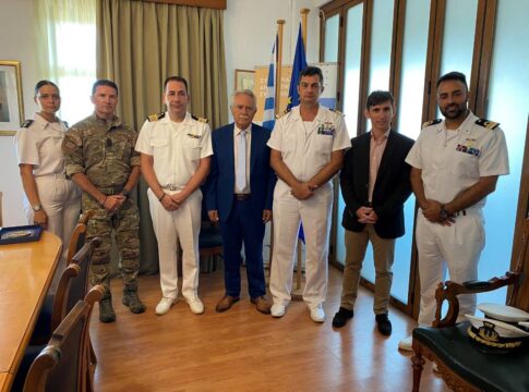 To Ιταλικο πολεμικό πλοίο «ITS DURAND DE LA PENNE» στο Λιμάνι του Ηρακλείου