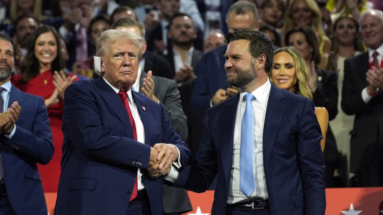 Τζ. Ντ. Βανς: από πολέμιος, ένθερμος υποστηρικτής και μάλλον ο διάδοχος του Τραμπ