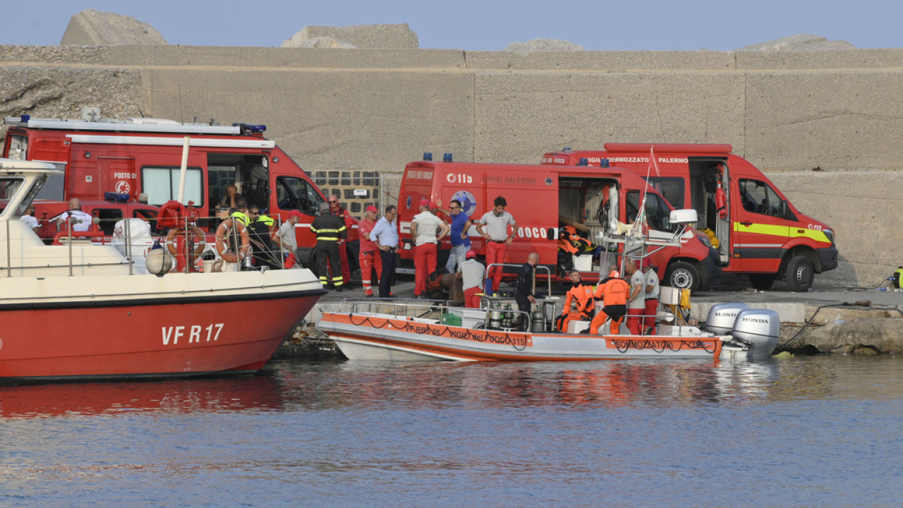 Ανασύρθηκαν δύο ακόμα σοροί από το ναυάγιο του πολυτελούς γιοτ στη Σικελία