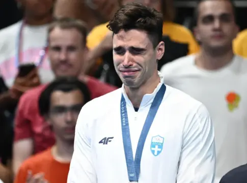 Αποθέωσαν τον «ασημένιο» Απόστολο Χρήστου στο Ολυμπιακό Χωριό