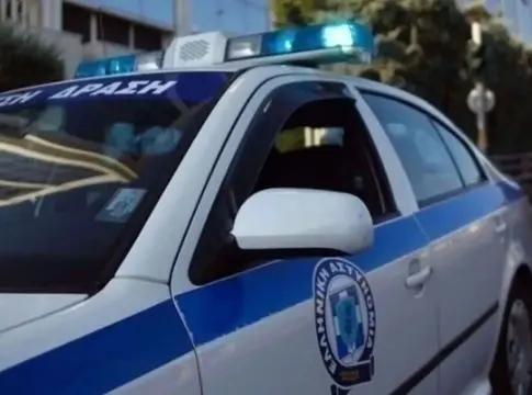 ΕΑΥΝΗ: «Ένα ακόμα ύπουλο και άνανδρο χτύπημα» η εμπρηστική επίθεση σε οχήματα αστυνομικού